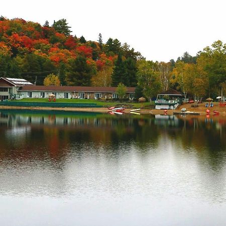 Algonquin Lakeside Inn Dwight Екстер'єр фото