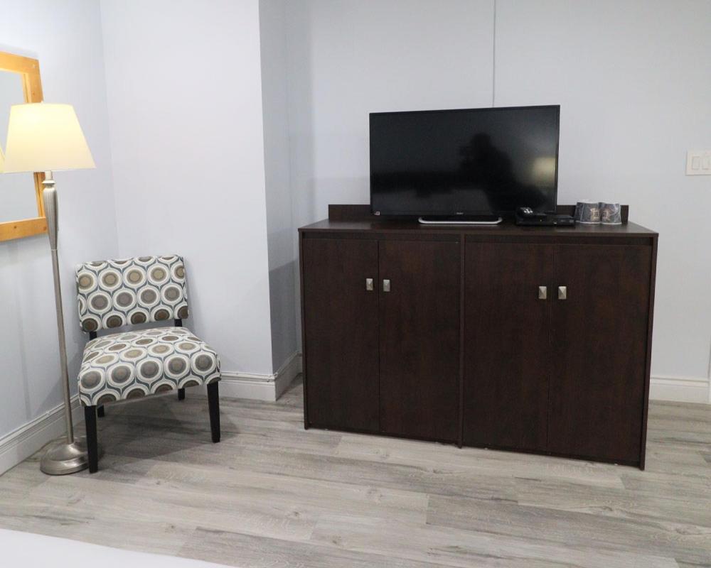 Algonquin Lakeside Inn Dwight Екстер'єр фото