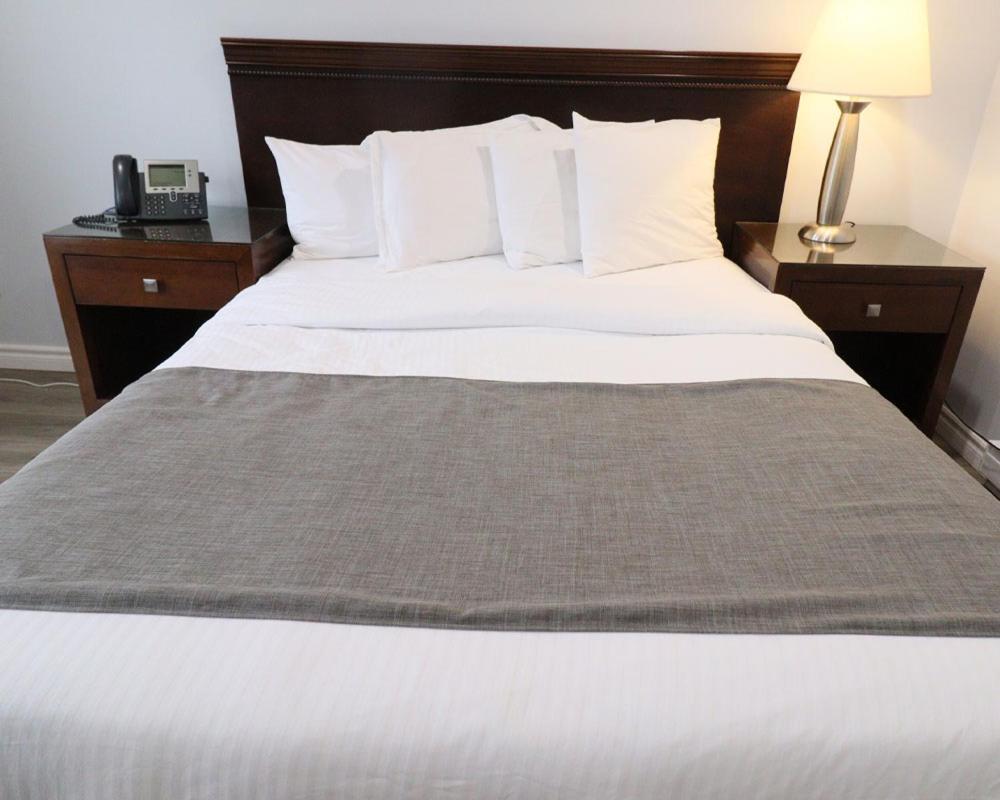 Algonquin Lakeside Inn Dwight Екстер'єр фото