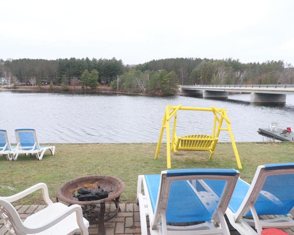 Algonquin Lakeside Inn Dwight Екстер'єр фото
