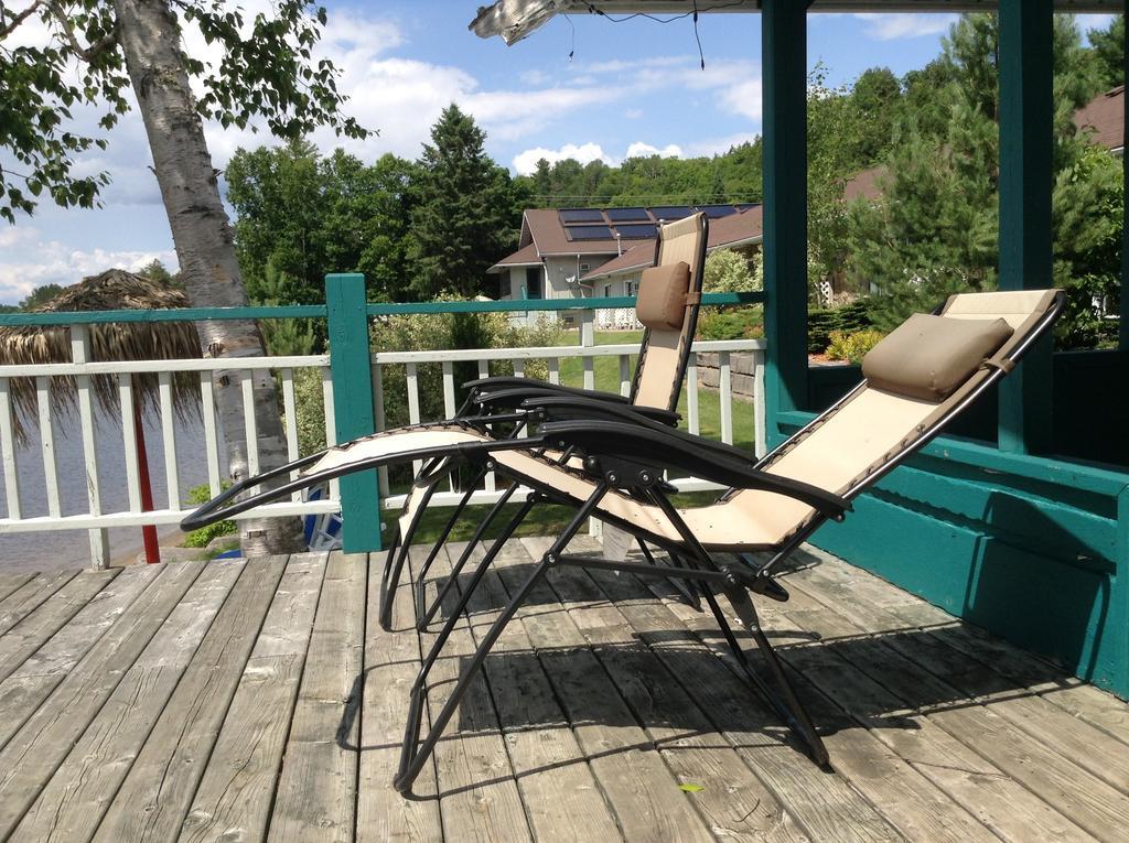 Algonquin Lakeside Inn Dwight Екстер'єр фото