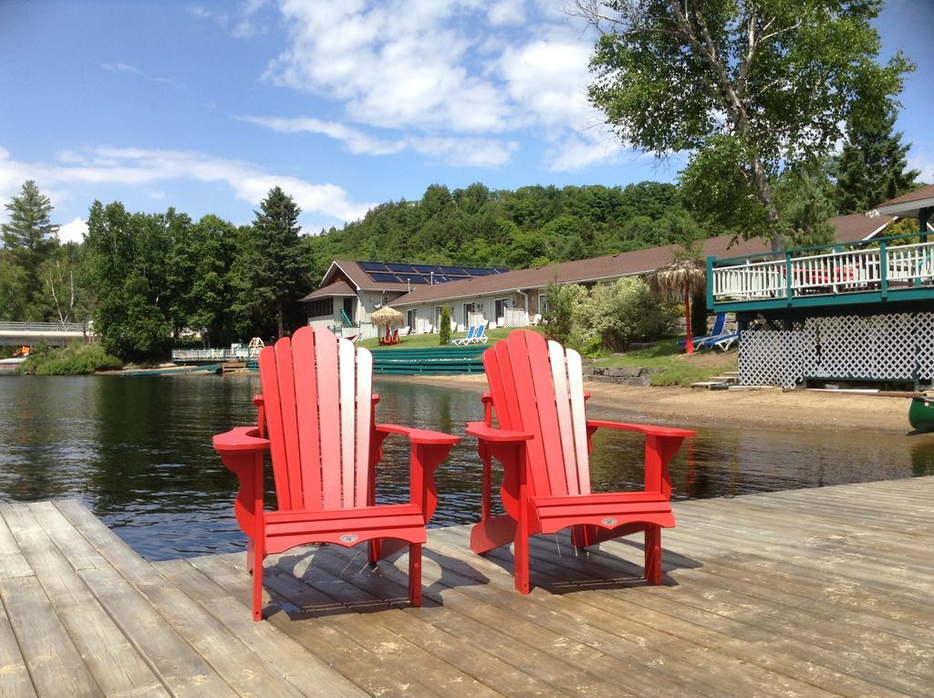 Algonquin Lakeside Inn Dwight Екстер'єр фото