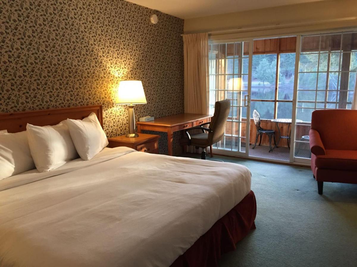 Algonquin Lakeside Inn Dwight Номер фото