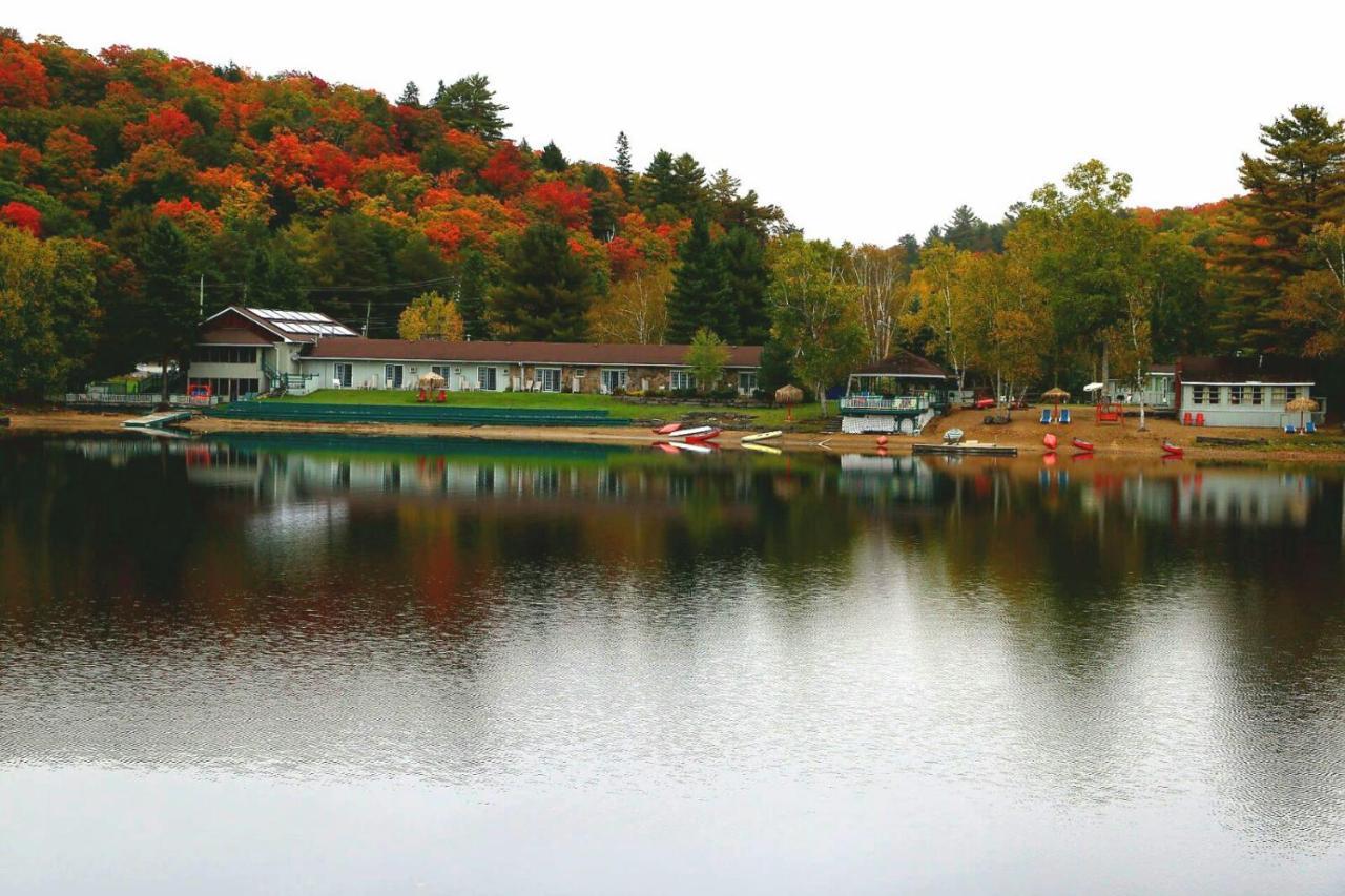 Algonquin Lakeside Inn Dwight Екстер'єр фото