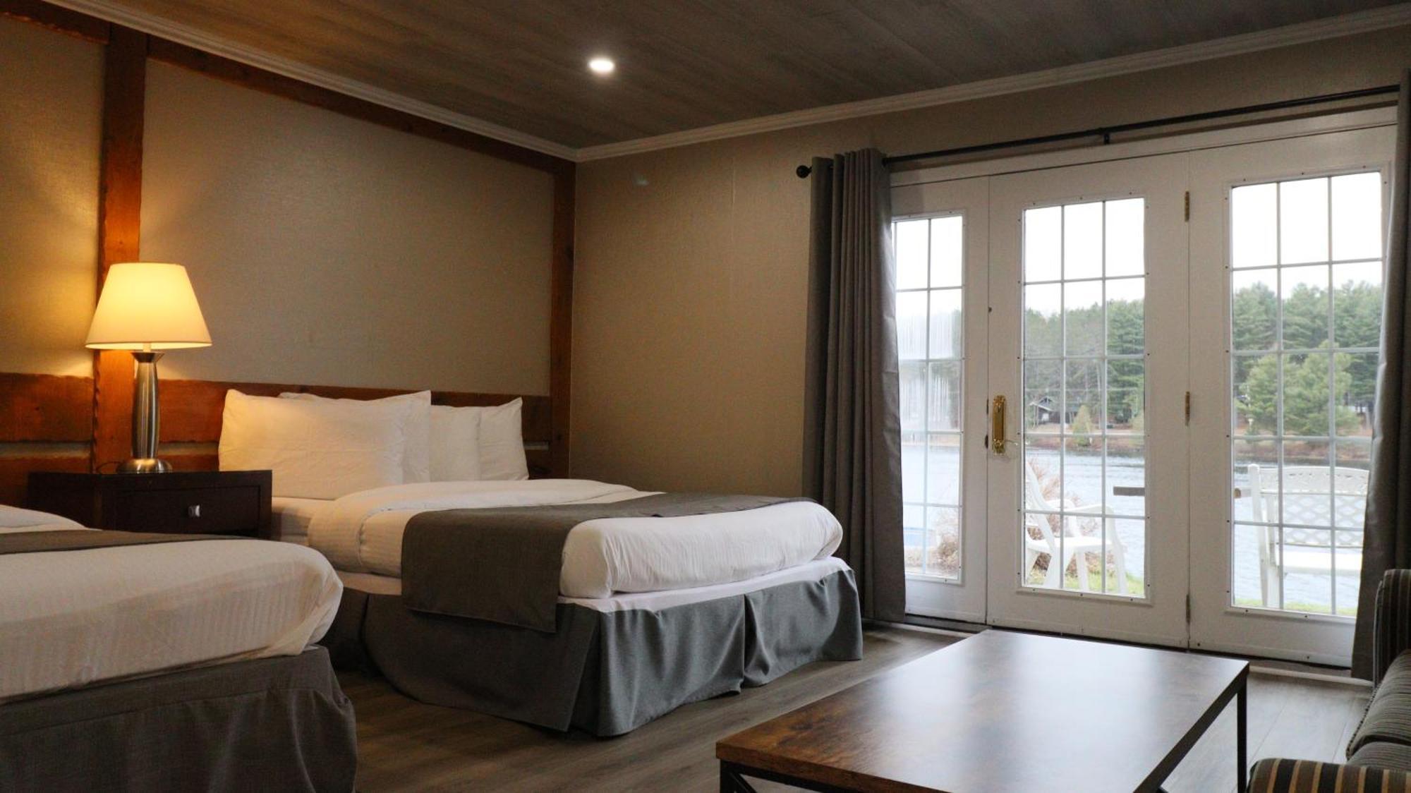 Algonquin Lakeside Inn Dwight Екстер'єр фото