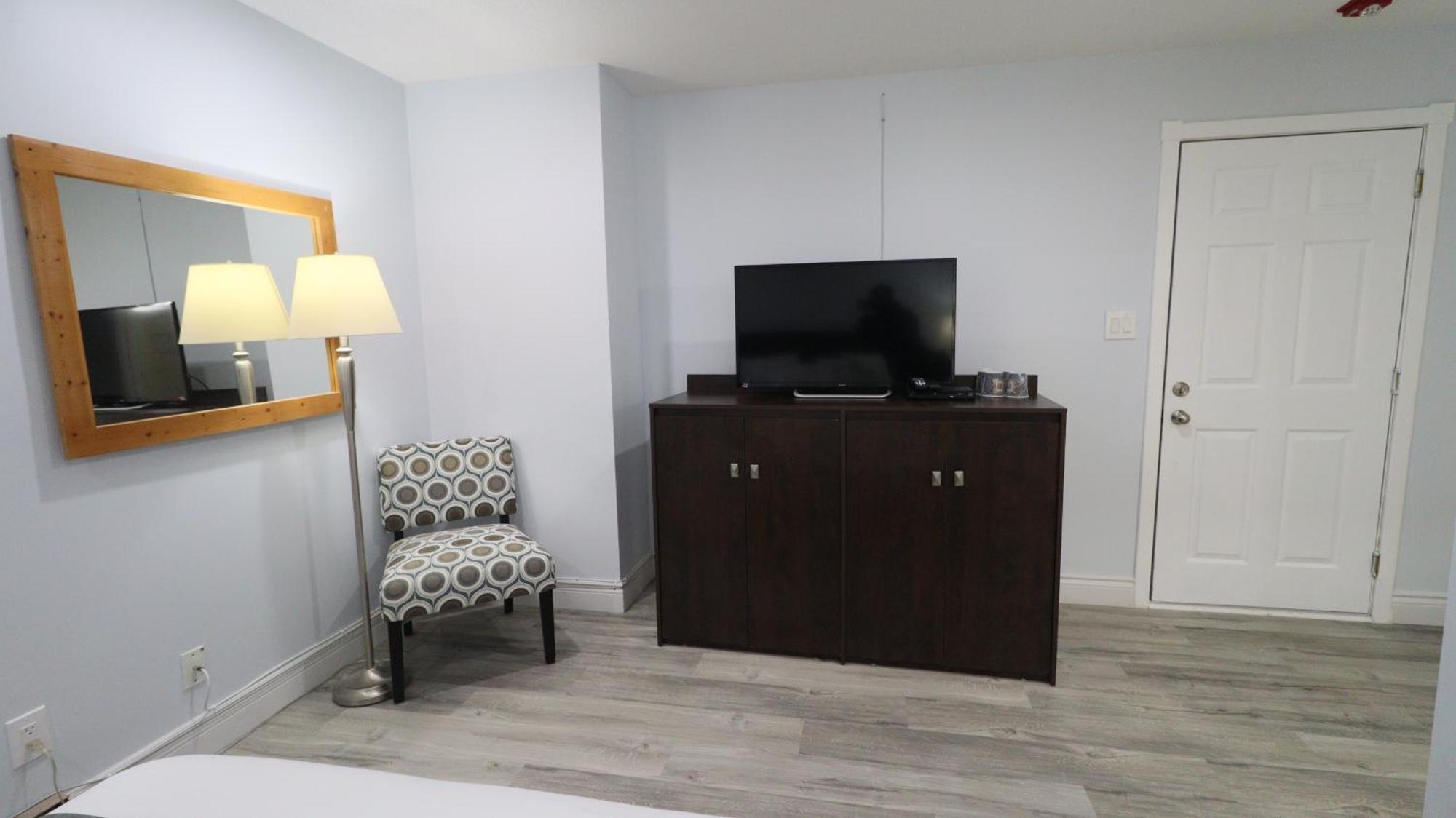Algonquin Lakeside Inn Dwight Екстер'єр фото