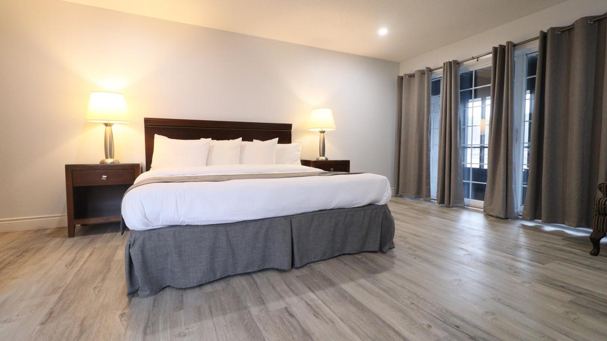 Algonquin Lakeside Inn Dwight Екстер'єр фото