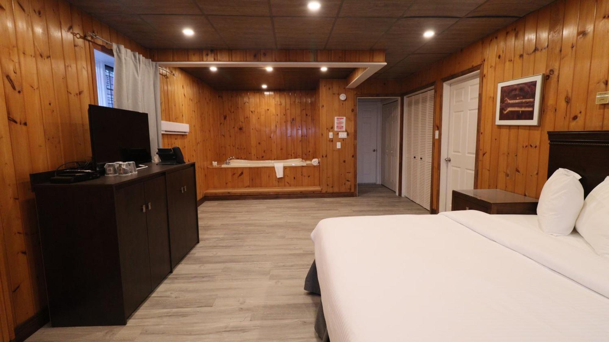 Algonquin Lakeside Inn Dwight Екстер'єр фото