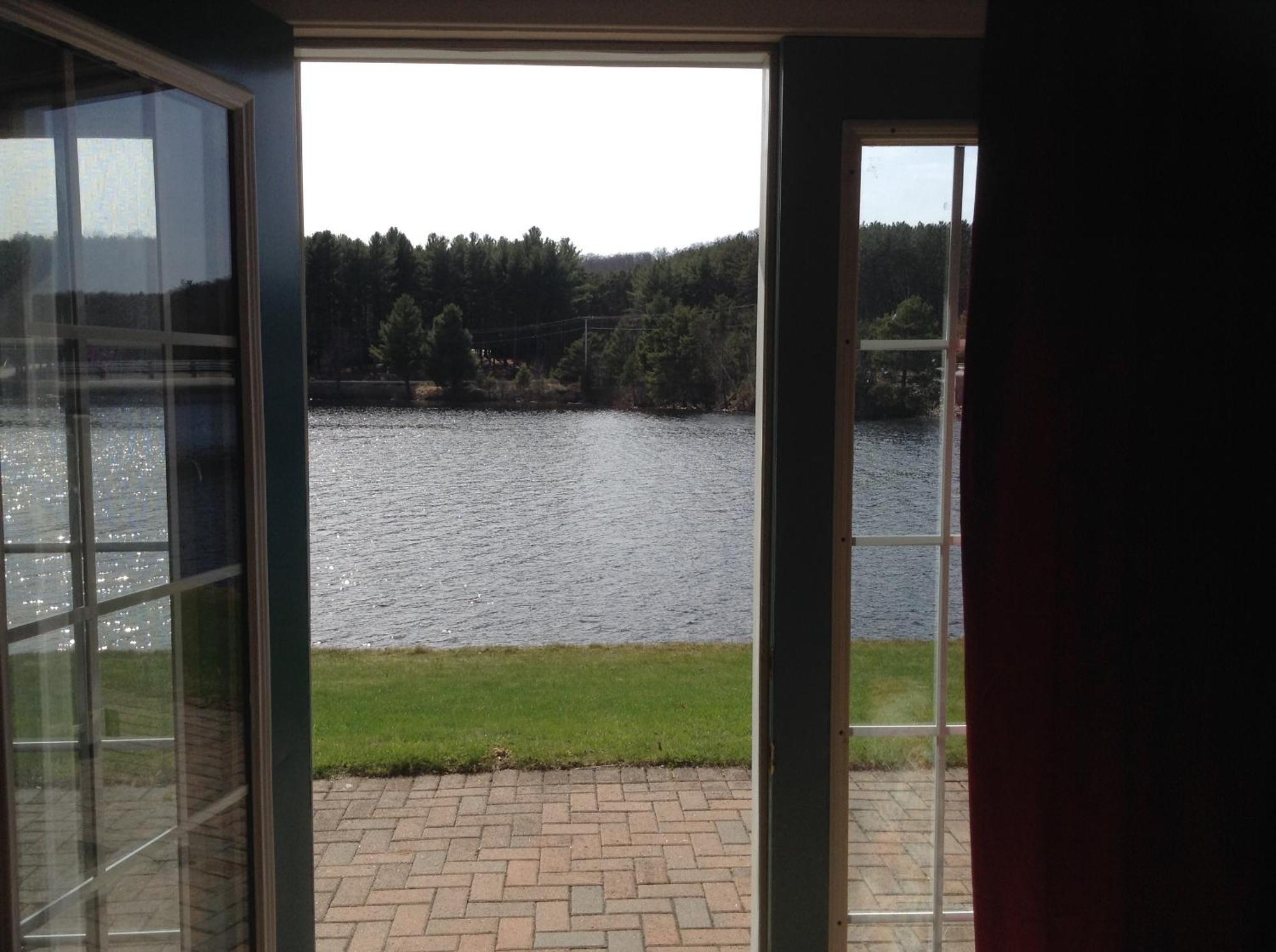 Algonquin Lakeside Inn Dwight Номер фото