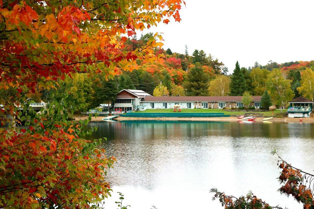 Algonquin Lakeside Inn Dwight Екстер'єр фото