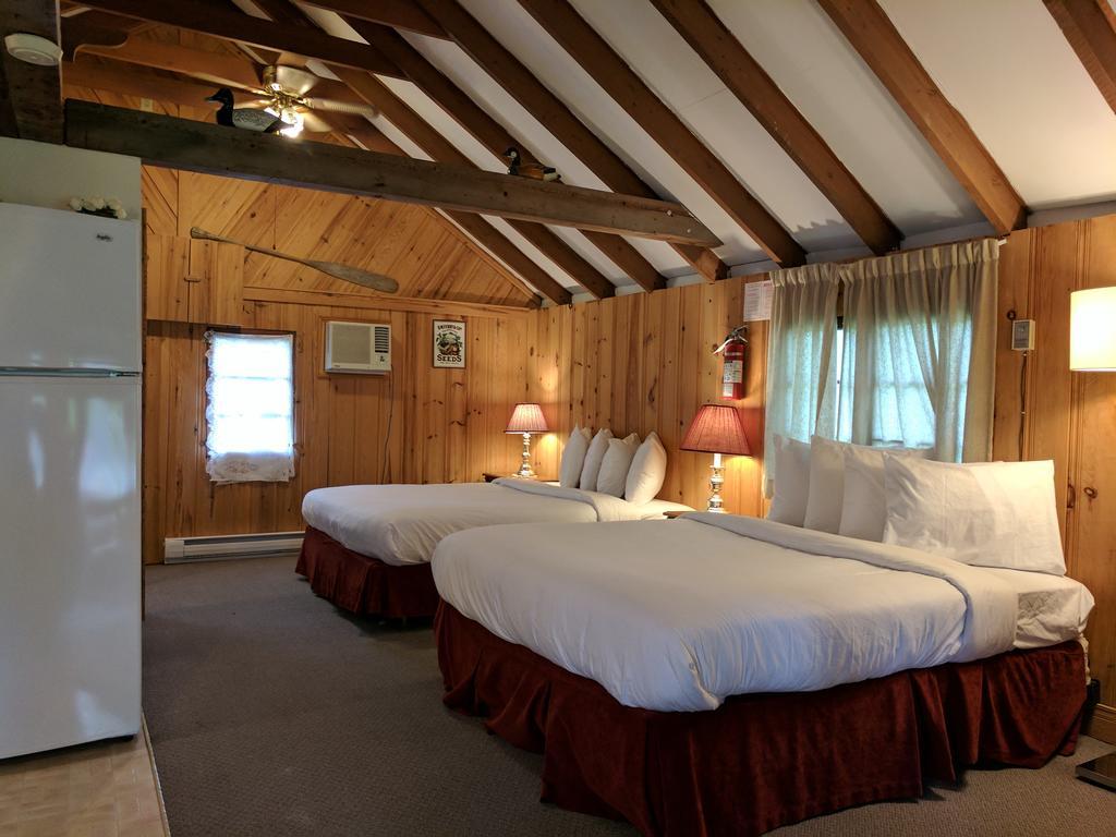 Algonquin Lakeside Inn Dwight Екстер'єр фото