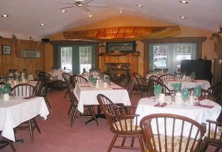 Algonquin Lakeside Inn Dwight Екстер'єр фото
