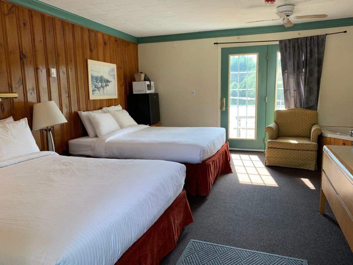Algonquin Lakeside Inn Dwight Екстер'єр фото